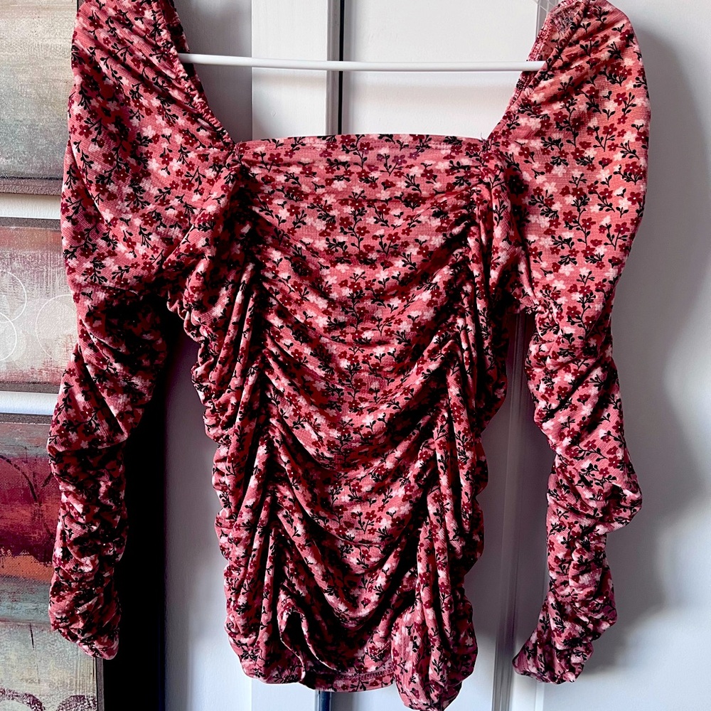 Jolie & Joy Floral Feminine Top